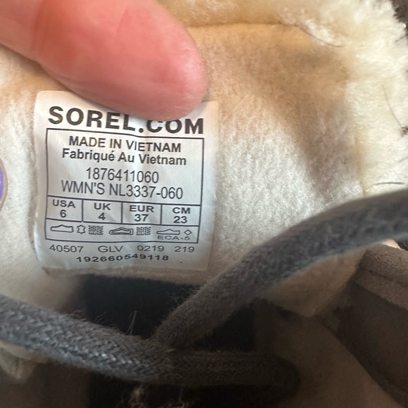 SOREL NL3337 Harlow Lace
Cozy WMNs 6 Gray Suede Ivory Shearling Laceup Boots - Picture 7 of 8